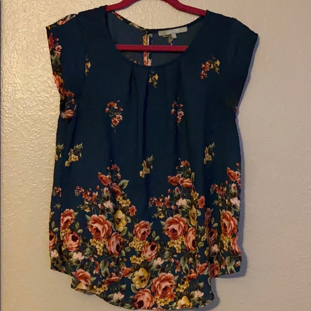 Pretty navy floral blouse. Sweet Rain Medium